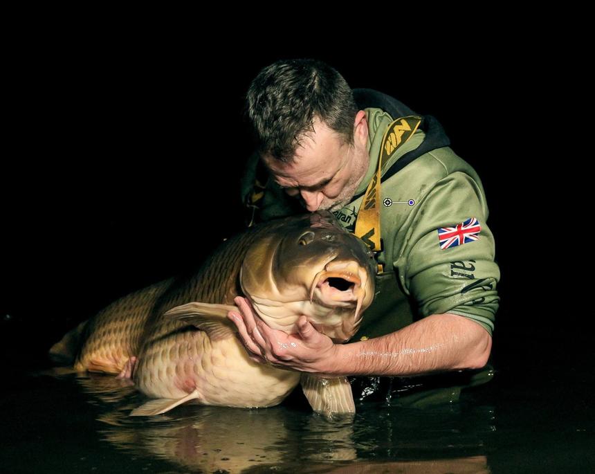 Luke Shephard with a 30 kg-plus carp landed on Katran Crypton Carp fishing line