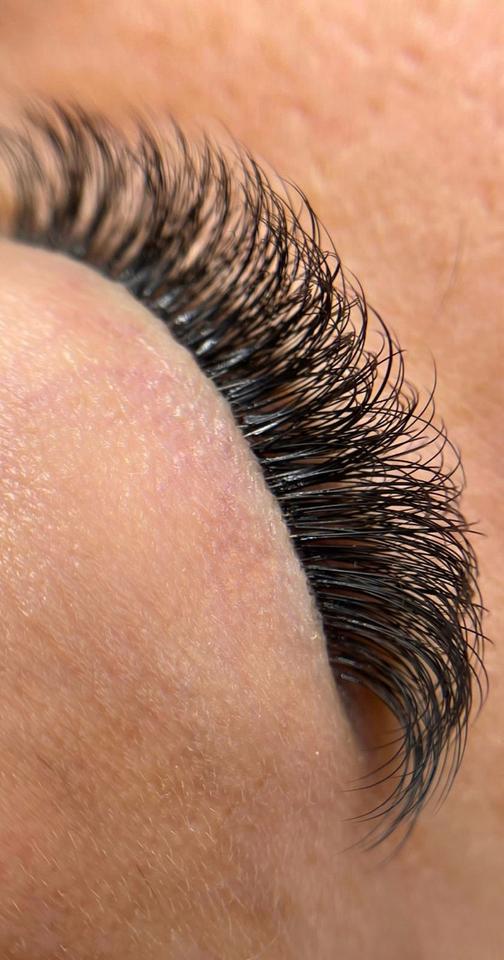 Volume eyelash extensions