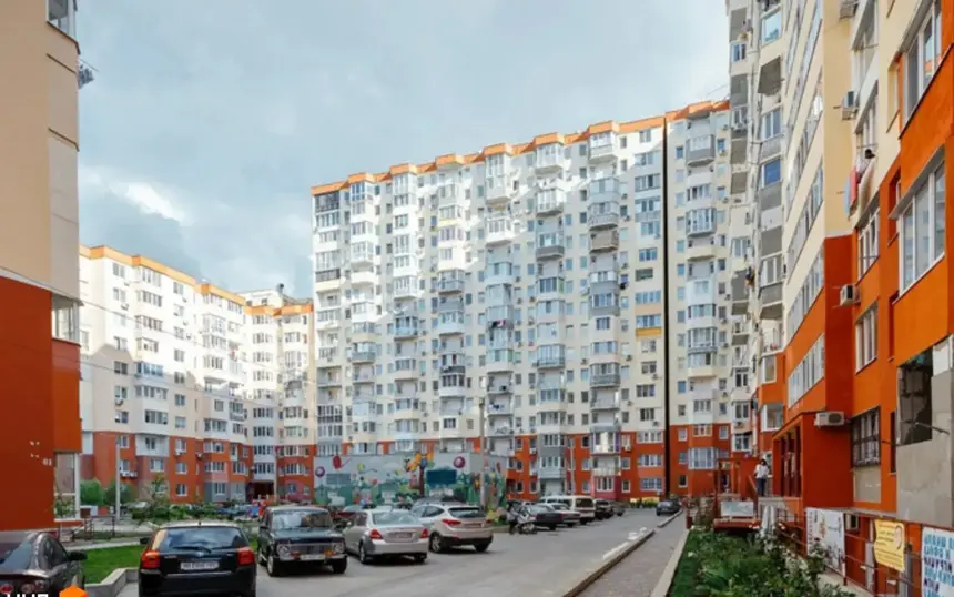ЖК Радужный — фасад домов в Лиманке