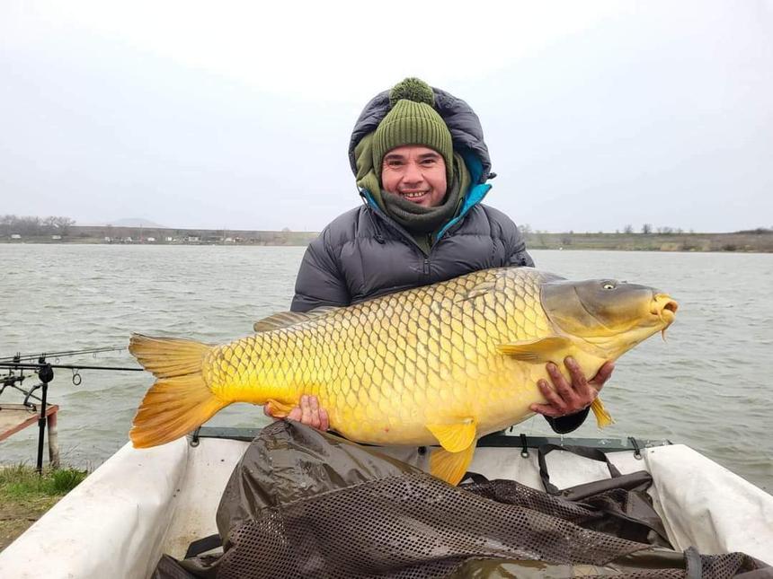 Kaloyan Mitev with a 33.9 kg (74.95 lb) carp caught on Katran Crypton Symbios fishing line