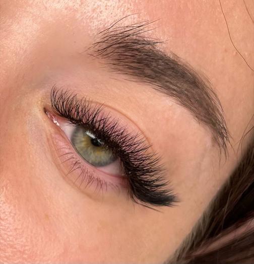Eyelash extensions with natural brows