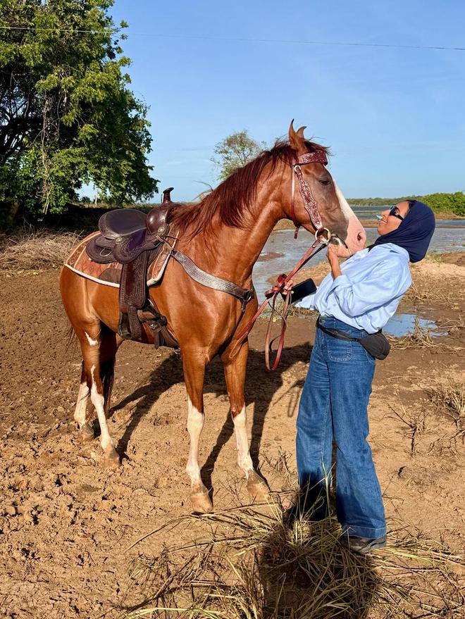 Quiet horse and human interaction at Vonfidel Ranch showing trust-based horsemanship and calm leadership