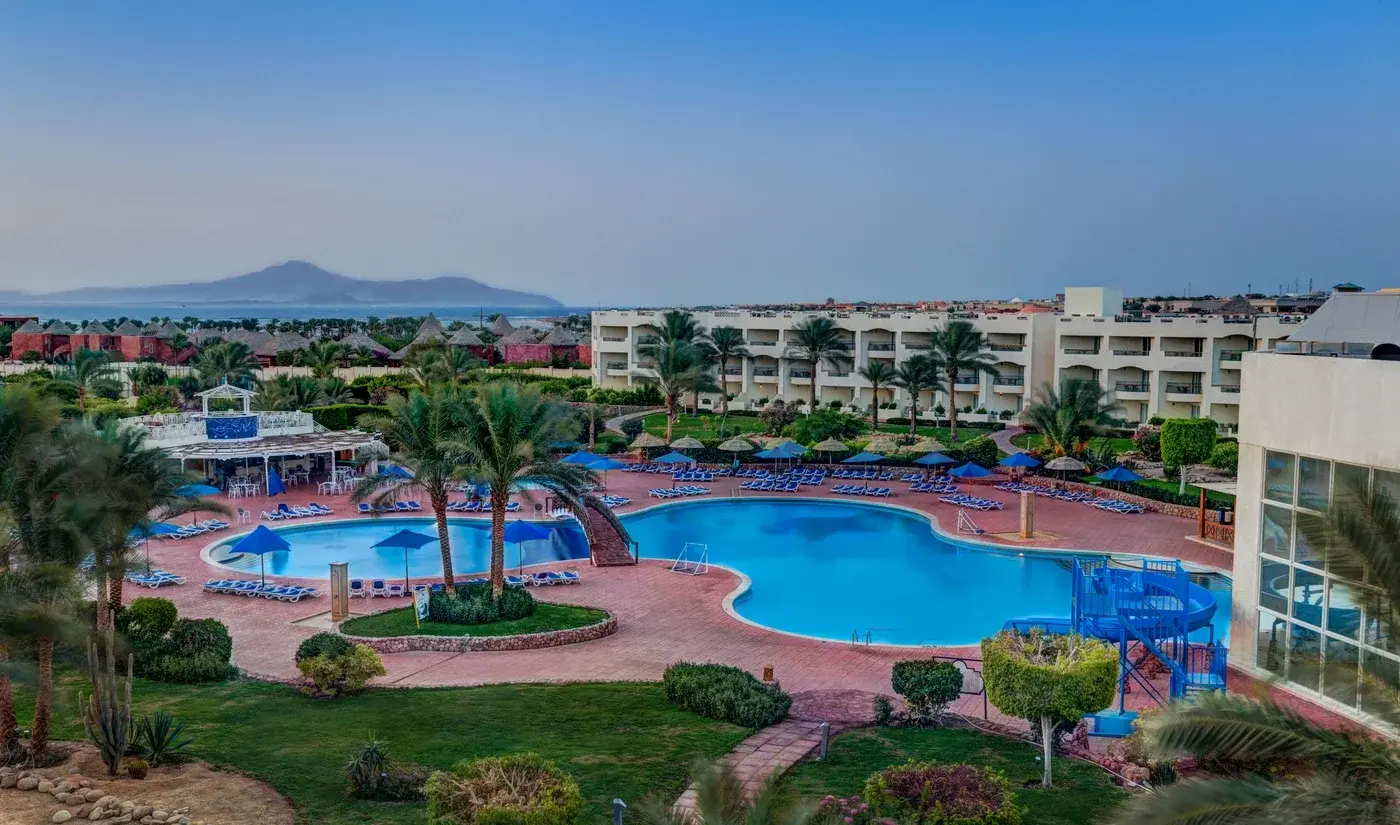 Aurora Oriental Resort с бассейном и видами на Красное море, Шарм-эль-Шейх, Египет.