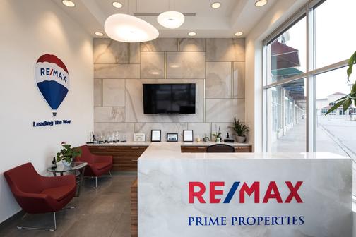 INTERIOR DESIGN OF THE REMAX COMPANY OFFICE